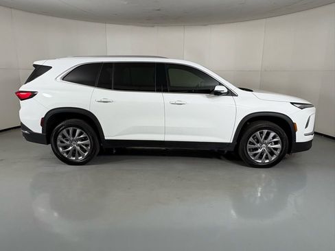 Used 2025 Buick Enclave Preferred image 9