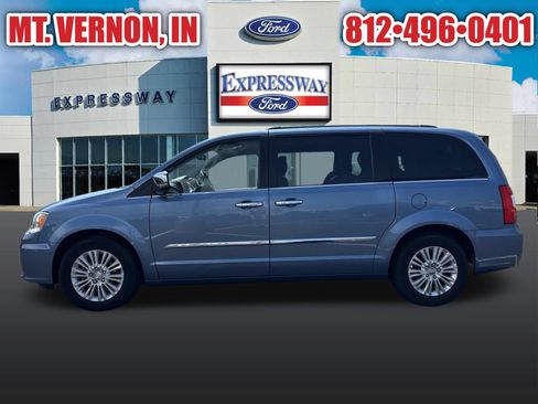 Used 2011 Chrysler Town & Country Touring-L w/ Driver Convenience Group FWD image 15
