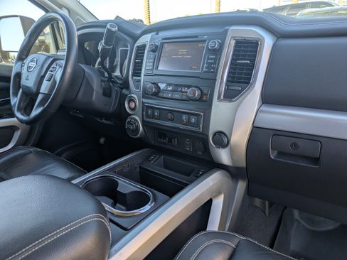 Used 2017 Nissan Titan PRO-4X w/ Pro-4x Convenience Package image 12