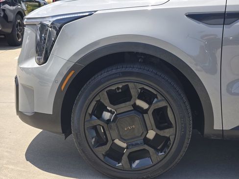 Certified 2025 Kia Sorento SX AWD/4WD image 14