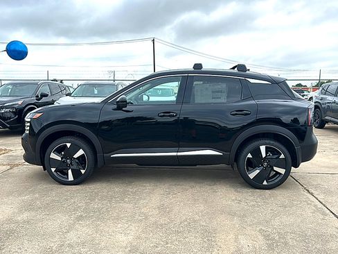 New 2026 Nissan Kicks SR w/ Cold Weather Package FWD image 5