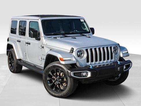 Used 2022 Jeep Wrangler Unlimited Sahara w/ Cold Weather Group AWD/4WD image 2