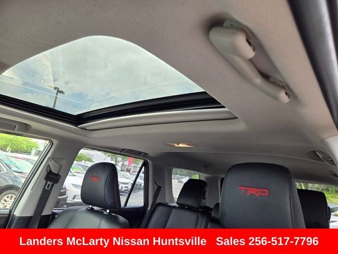 Used 2019 Toyota 4Runner TRD Off-Road Premium AWD/4WD image 18