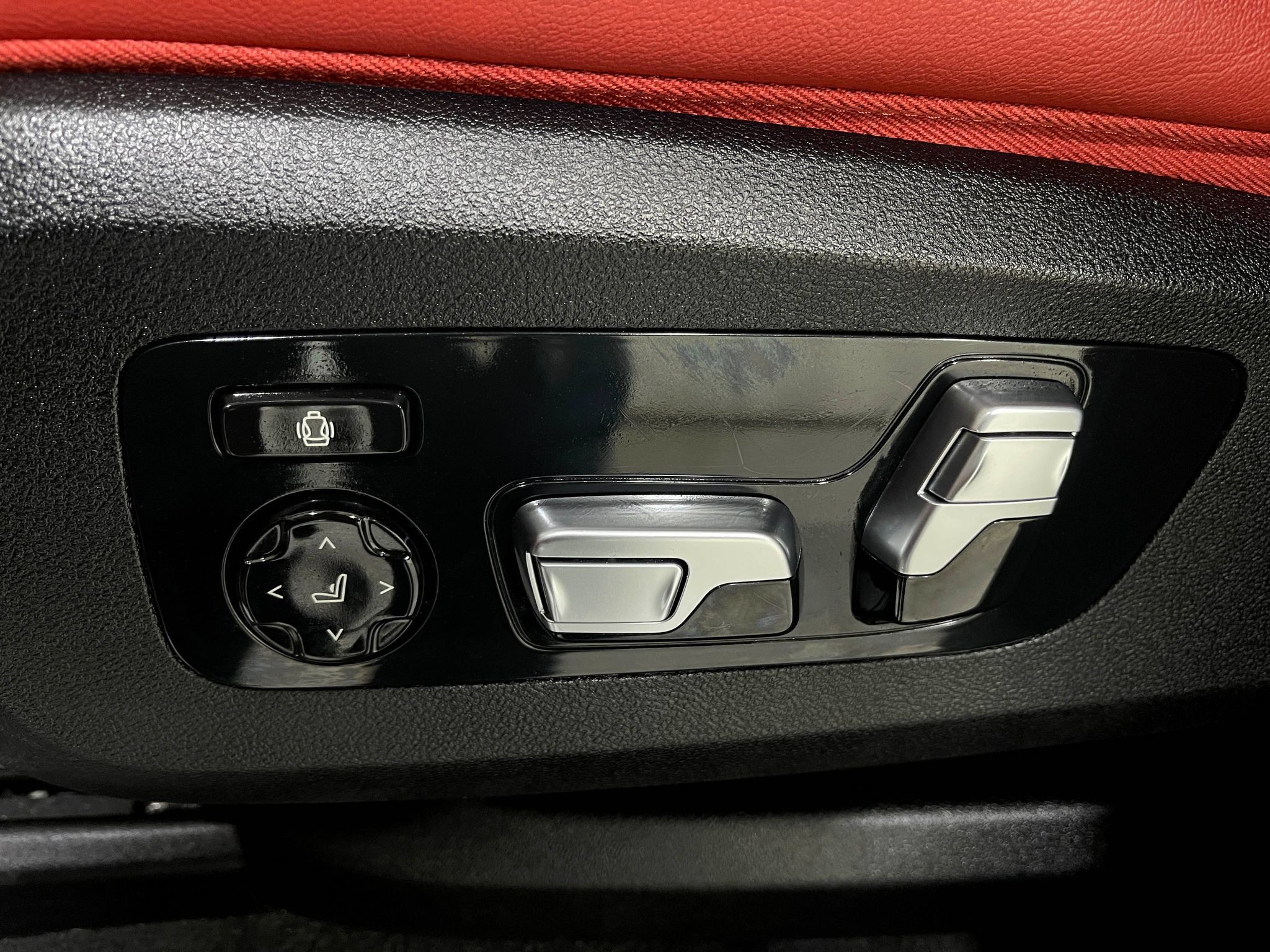 Used 2023 BMW XM AWD/4WD image 16