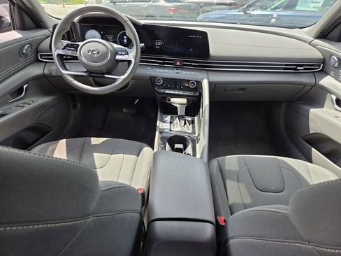 Used 2023 Hyundai Elantra SEL w/ Convenience Package FWD image 11