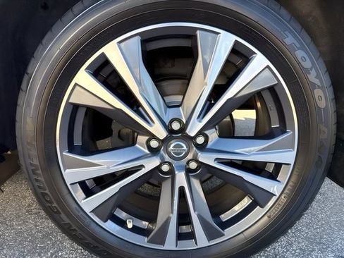 Used 2018 Nissan Pathfinder Platinum w/ Cargo Package AWD/4WD image 12