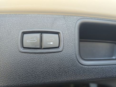 Used 2024 Porsche Macan Turbo AWD/4WD image 16