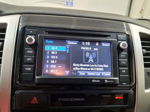 Used 2015 Toyota Tacoma 4x4 Double Cab w/ SR5 Package image 19