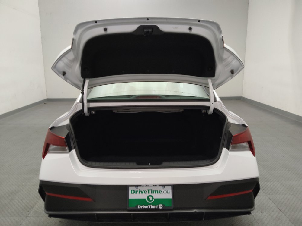 Used 2025 Hyundai Elantra SE FWD image 29