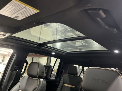 Used 2021 GMC Yukon XL AT4 w/ AT4 Premium Plus Package AWD/4WD image 19