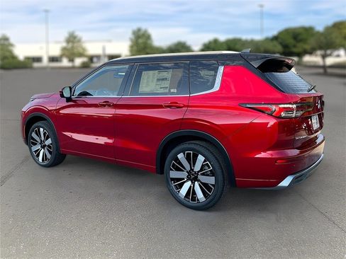 New 2025 Mitsubishi Outlander SEL image 4