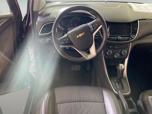 Used 2020 Chevrolet Trax LT w/ LT Convenience Package FWD image 25