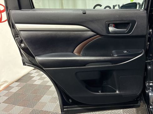 Used 2019 Toyota Highlander XLE w/ Protection Package #3 AWD/4WD image 19
