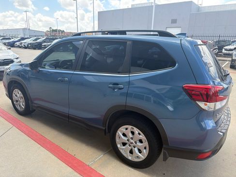 Used 2021 Subaru Forester AWD/4WD image 2