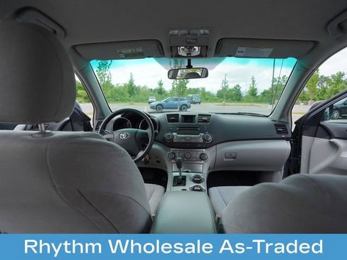 Used 2012 Toyota Highlander SE FWD image 21