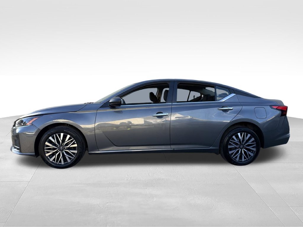 Used 2025 Nissan Altima 2.5 SV AWD/4WD image 5