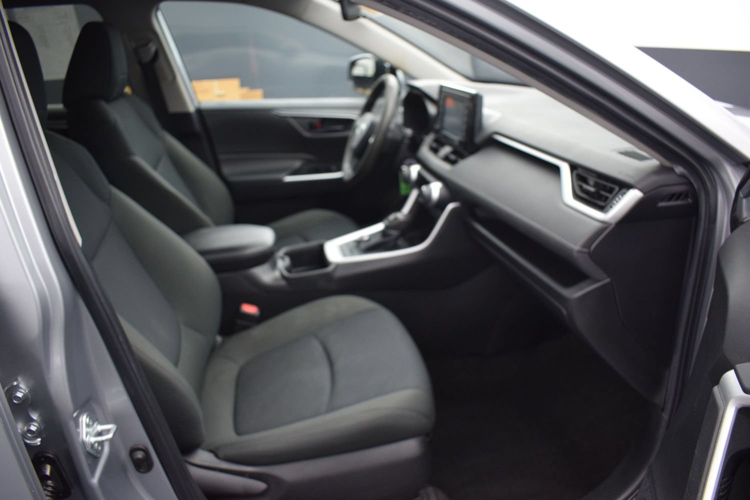 Used 2022 Toyota RAV4 LE AWD/4WD image 10