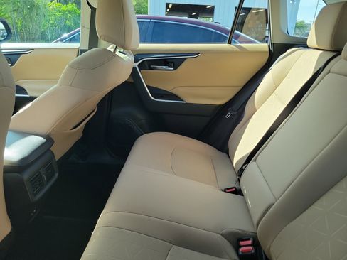 Certified 2021 Toyota RAV4 XLE FWD image 8