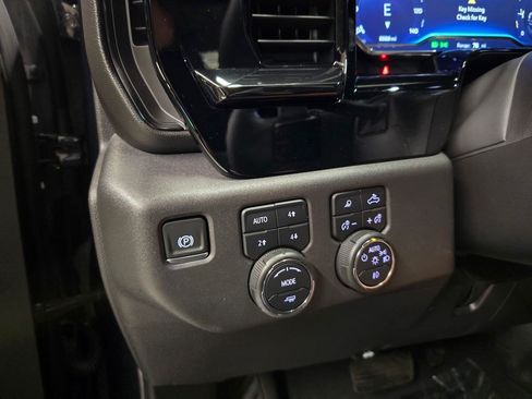Used 2024 Chevrolet Silverado 1500 ZR2 AWD/4WD image 32