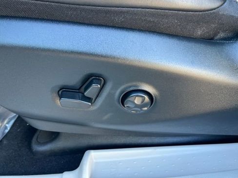 Used 2024 Chrysler Pacifica Limited image 14