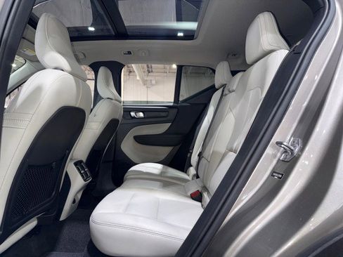 Used 2020 Volvo XC40 T4 Inscription image 54