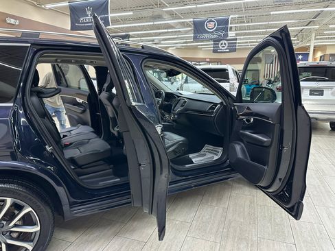 Used 2019 Volvo XC90 T5 Momentum w/ Protection Package Premier image 11