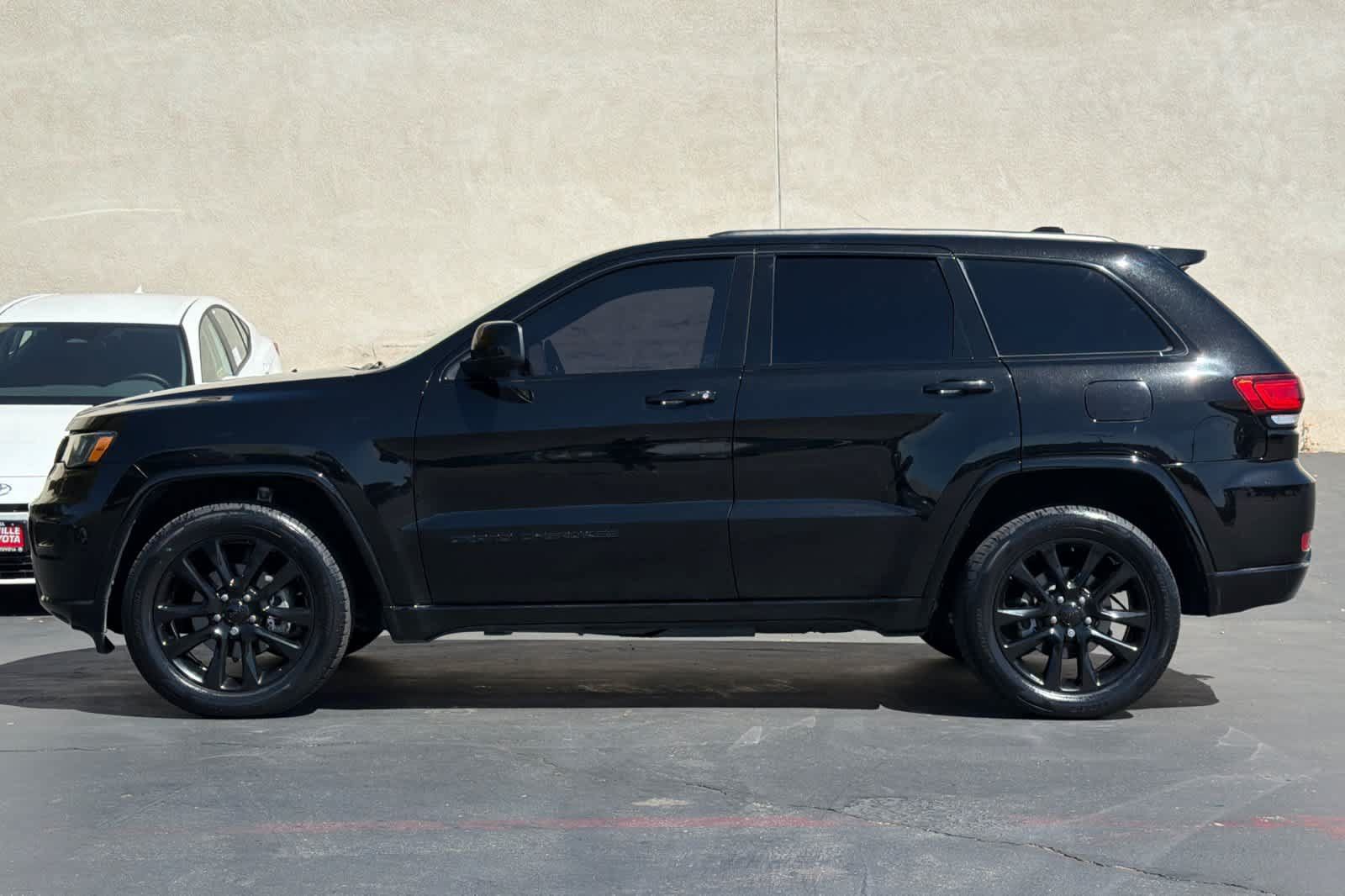 Used 2020 Jeep Grand Cherokee Altitude AWD/4WD image 9