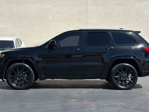 Used 2020 Jeep Grand Cherokee Altitude AWD/4WD image 9