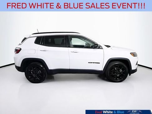Used 2022 Jeep Compass Latitude w/ Sun and Sound Group AWD/4WD image 8