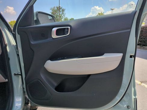 Used 2025 Hyundai Venue SEL FWD image 33