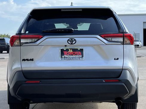 Used 2024 Toyota RAV4 LE FWD image 5