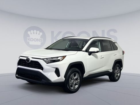 Used 2025 Toyota RAV4 XLE AWD/4WD image 5