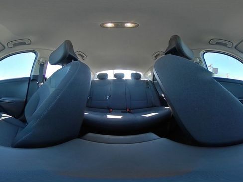 Used 2025 Kia K4 LXS image 42