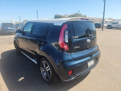 Used 2018 Kia Soul + FWD image 10