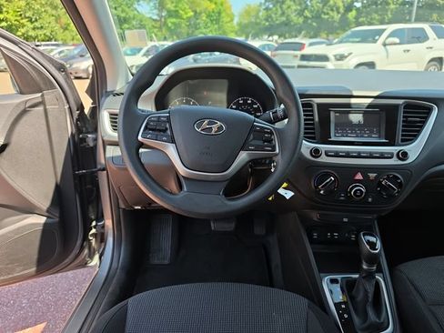 Used 2022 Hyundai Accent SE FWD image 13