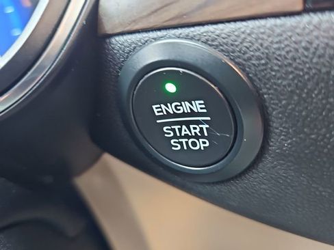 Used 2020 Ford Escape Titanium AWD/4WD image 17
