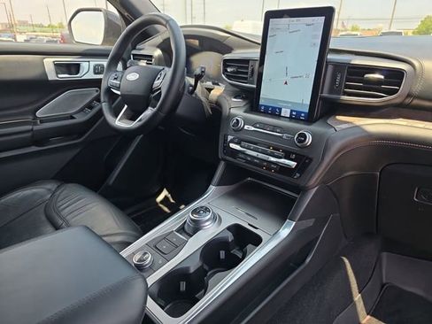 Used 2020 Ford Explorer Platinum w/ Premium Technology Package AWD/4WD image 17