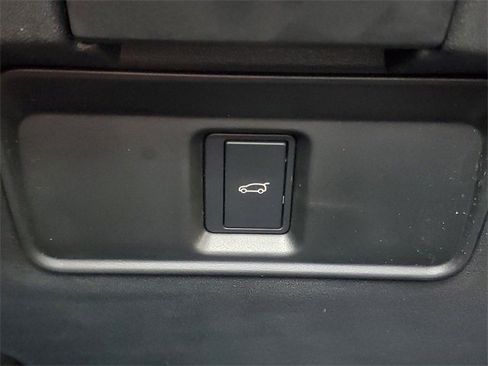 Certified 2025 Land Rover Discovery Sport Dynamic SE image 35