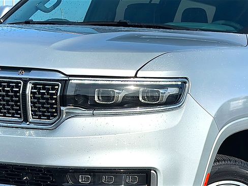 Used 2022 Jeep Grand Wagoneer Series III w/ Rear Seat Video Group 1 image 4