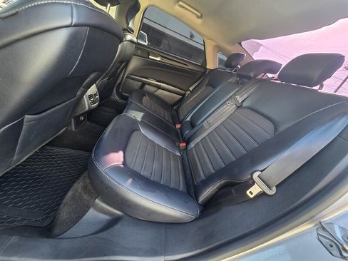 Used 2018 Ford Fusion SE w/ Equipment Group 201A FWD image 18