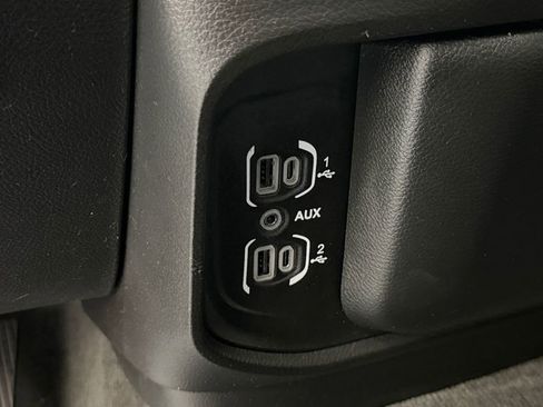Used 2019 RAM 1500 Big Horn AWD/4WD image 32