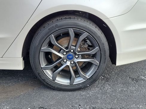 Used 2018 Ford Fusion SE w/ Equipment Group 201A image 5