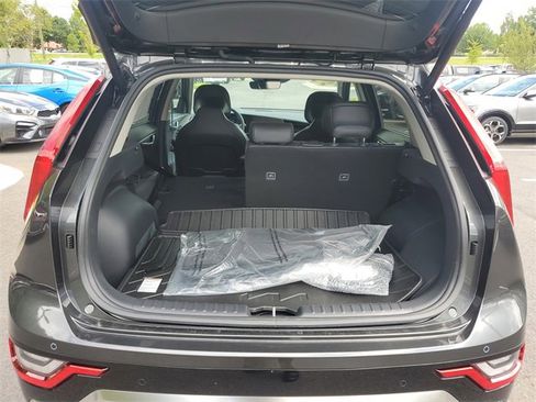 New 2025 Kia Niro SX Touring image 6