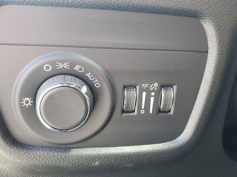 New 2025 Jeep Grand Cherokee Altitude image 23