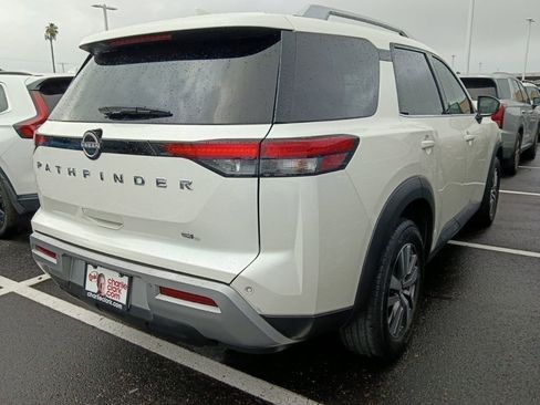 Used 2023 Nissan Pathfinder SL FWD image 3