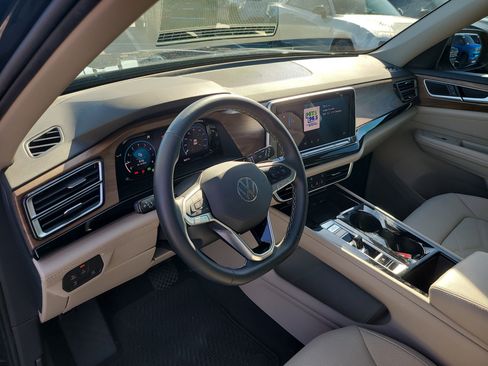 Used 2024 Volkswagen Atlas SE FWD image 21