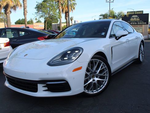 Used 2018 Porsche Panamera 4 image 41