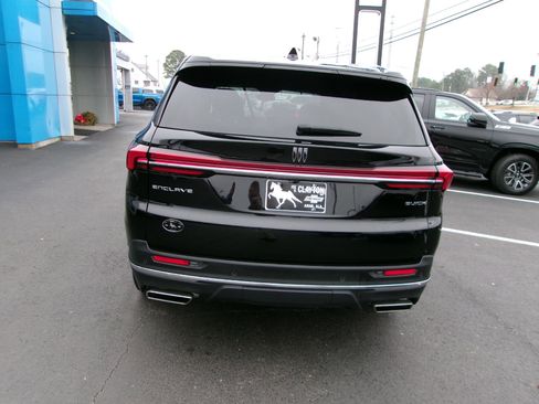 Used 2025 Buick Enclave Preferred image 4