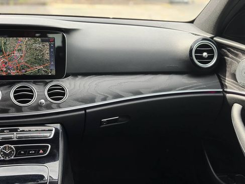 Used 2017 Mercedes-Benz E 300 4MATIC image 27