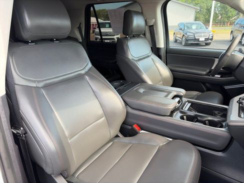 Used 2025 Ford Expedition Active AWD/4WD image 22